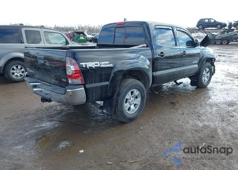 2015 Toyota Tacoma Base V6 z USA, uszkodzony, nr VIN 3TMLU4ENXFM201312